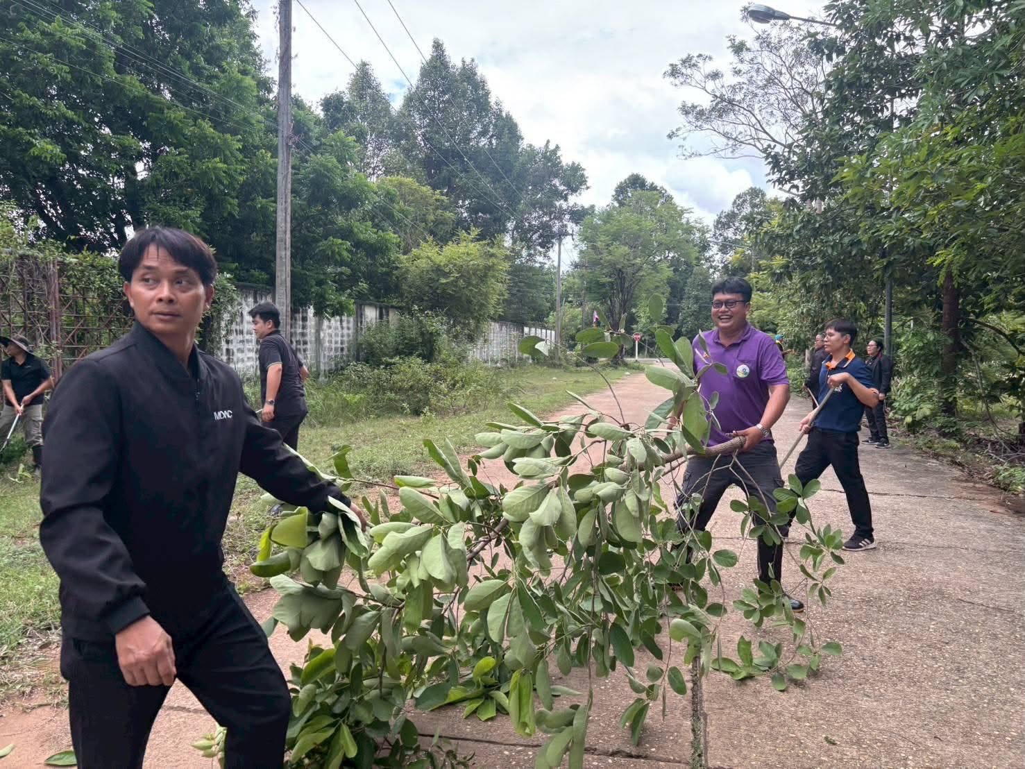 title - จัดกิจกรรมจิตอาสาบำเพ็ญสาธารณประโยชน์และบำเพ็ญสาธารณกุศลเฉลิมพระเกียรติเนื่องในโอกาสพระราชพิธีมหามงคลพระชนมพรรษา 4 รอบ